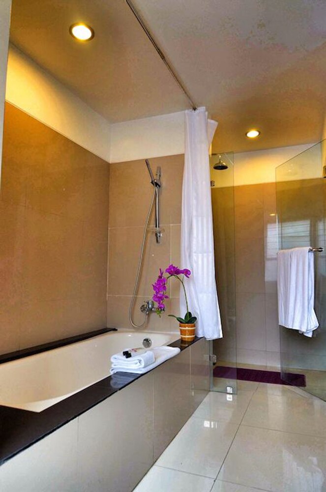 Studio - Bathroom