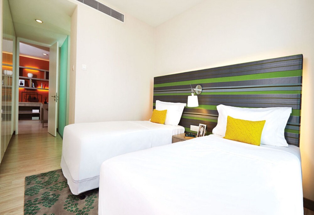 Deluxe Room, 1 Bedroom - Guestroom