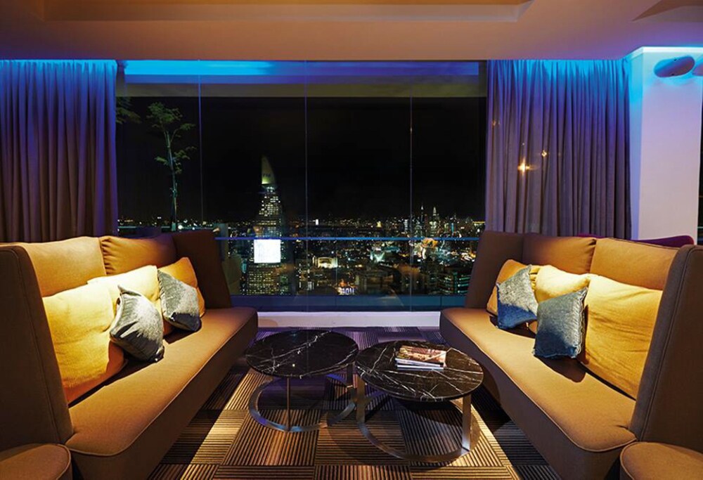 Hotel Bar