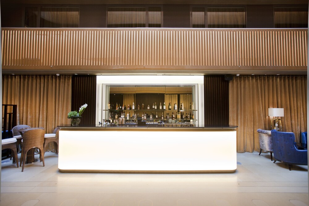 Hotel Bar