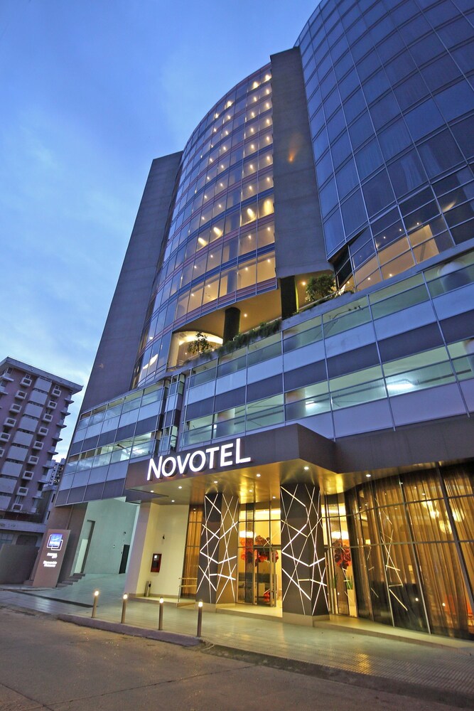 Façade de l'hôtel - Soir/Nuit