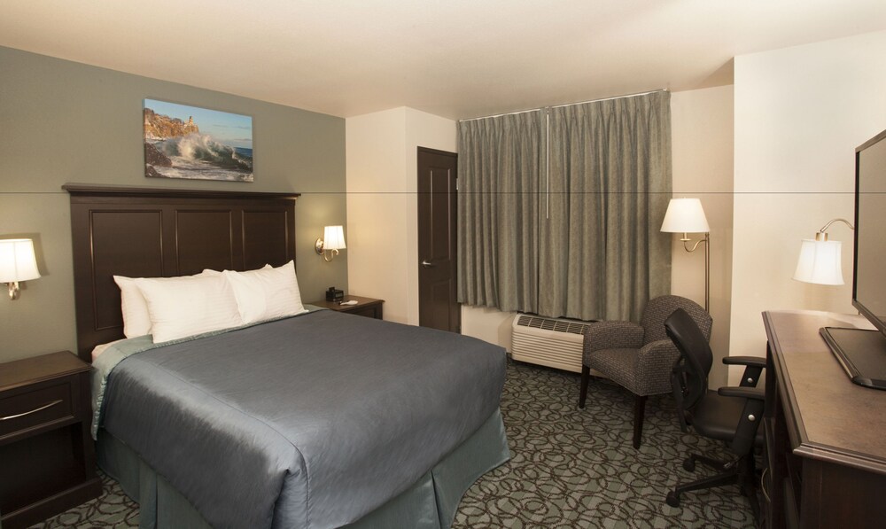 Park Point Marina Inn  2018 Room Prices from  80  Deals Reviews Expedia