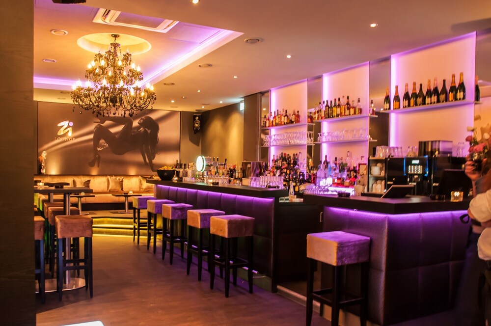 Hotel Bar