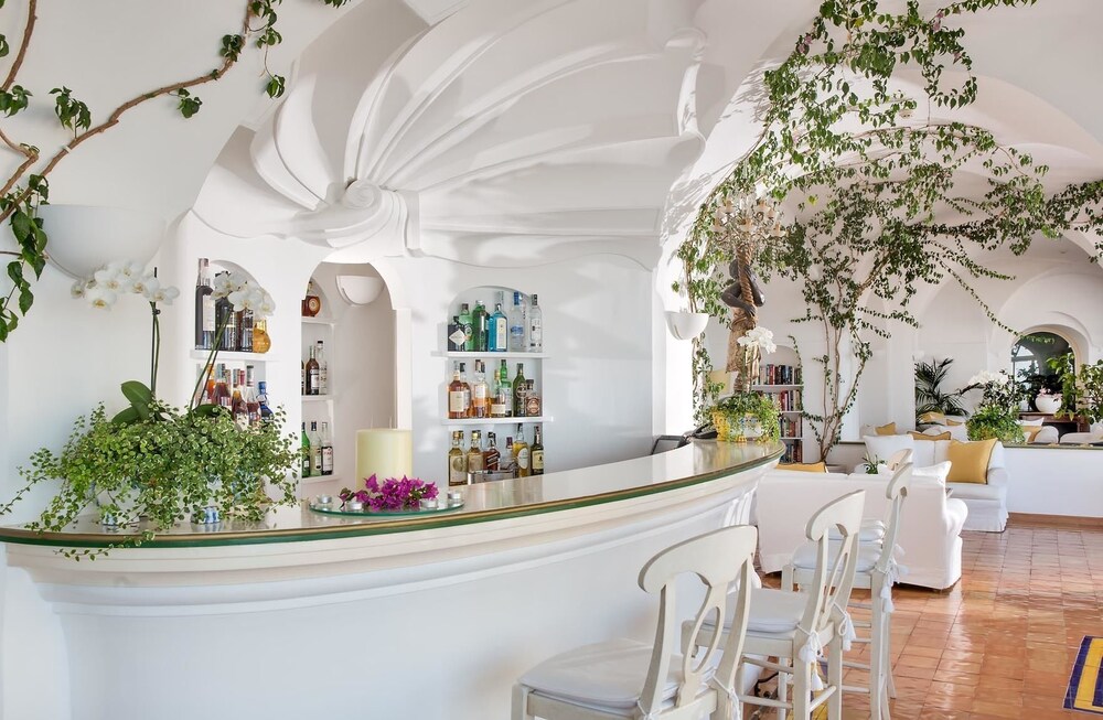 Hotel Bar