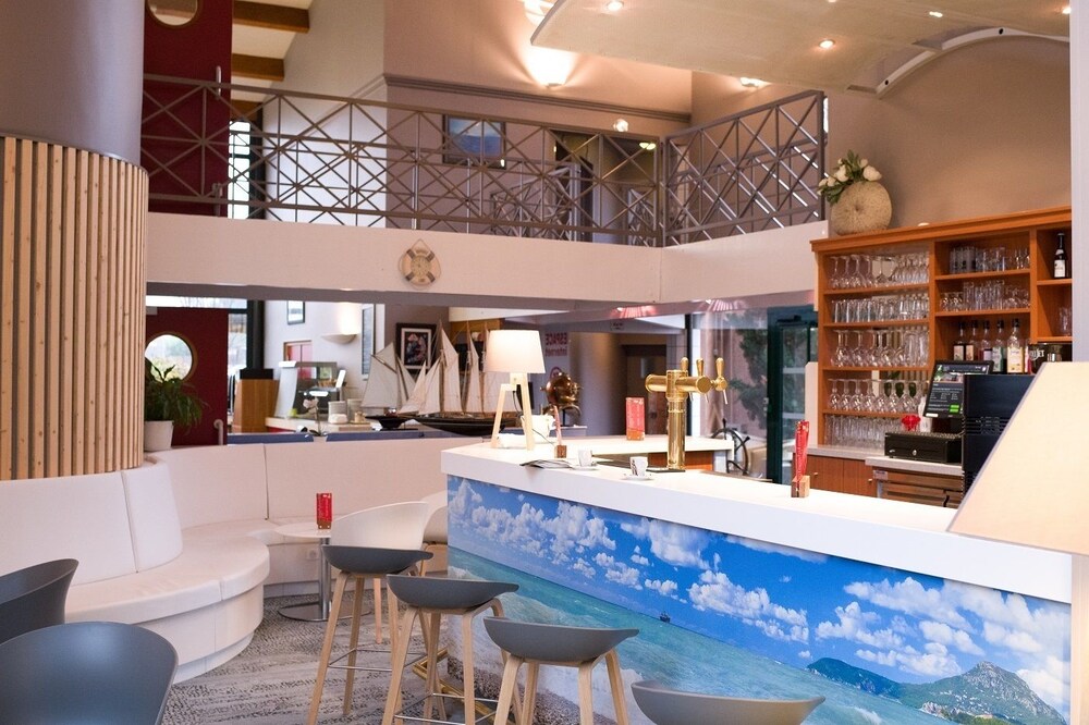 Hotel Lounge