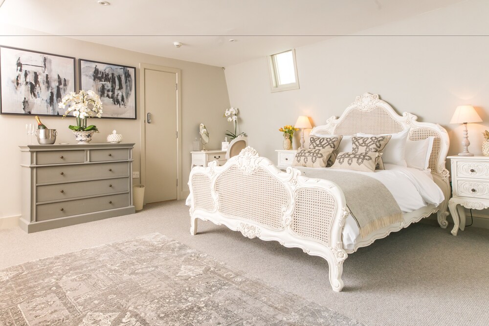 Deluxe Suite, 2 Bedrooms - Guestroom