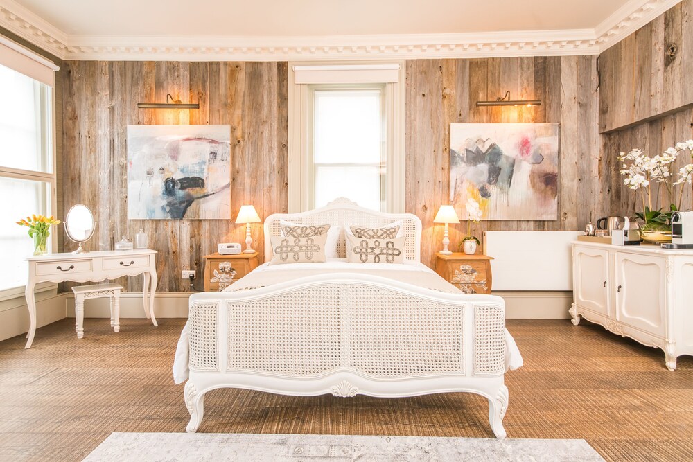 Comfort Suite, 1 Bedroom, City View - In-Room Amenity