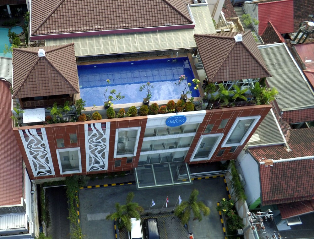 Bagian Depan Hotel