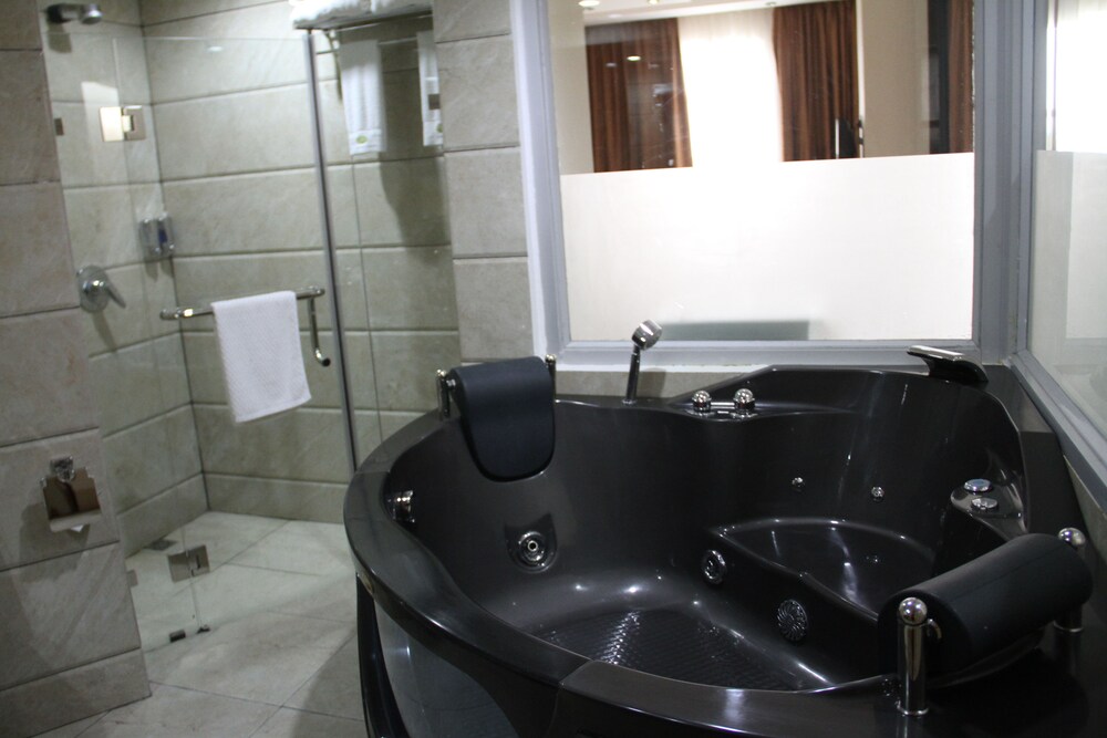 Jetted Tub