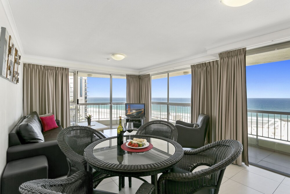Apartment, 2 Bedrooms - Living Room