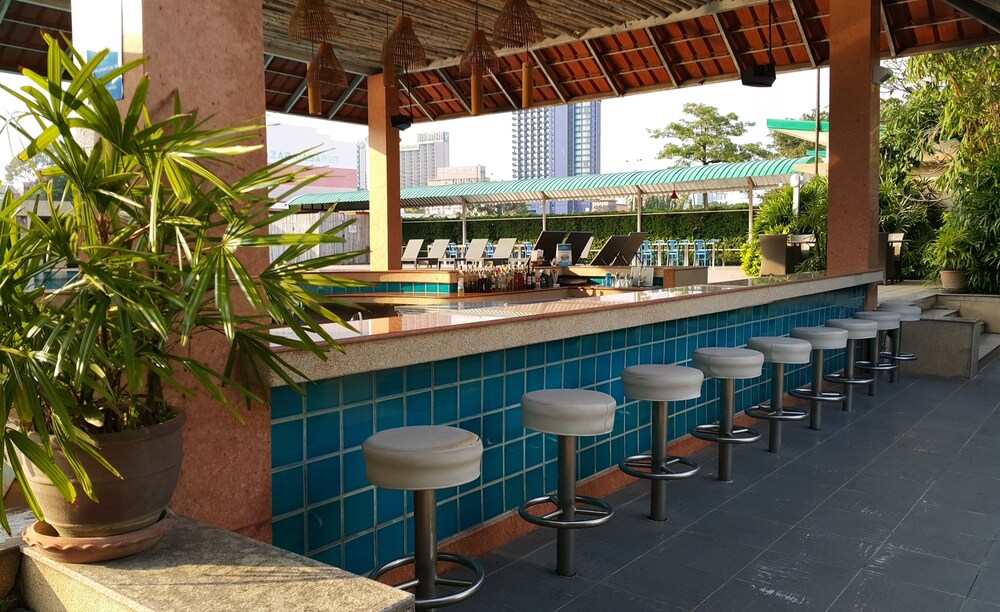 Poolside Bar