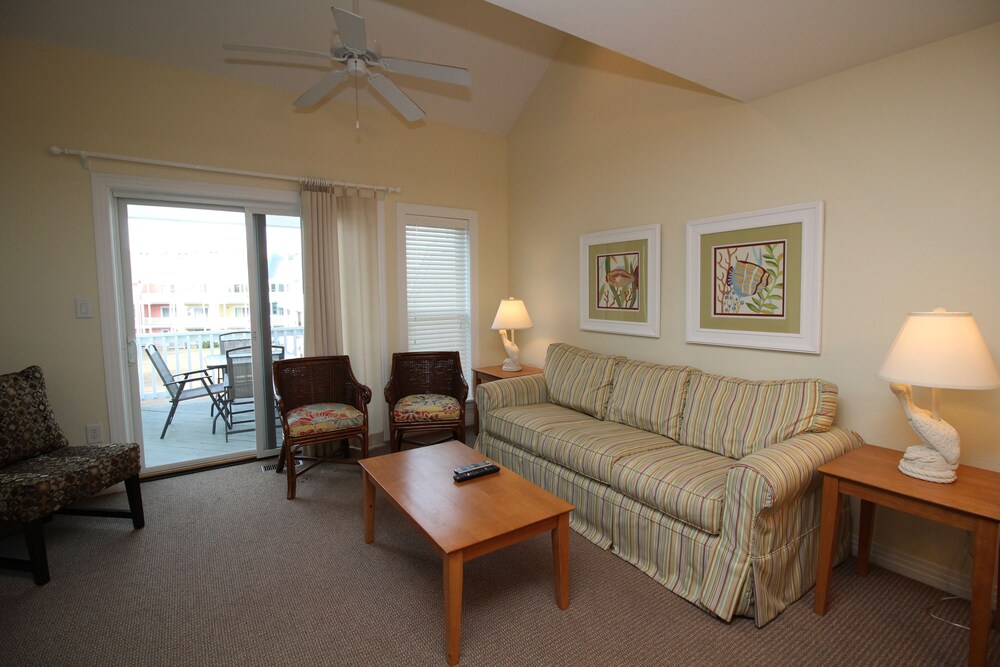 거실 공간 (Cambridge Cove 3 Bedroom Deluxe)
