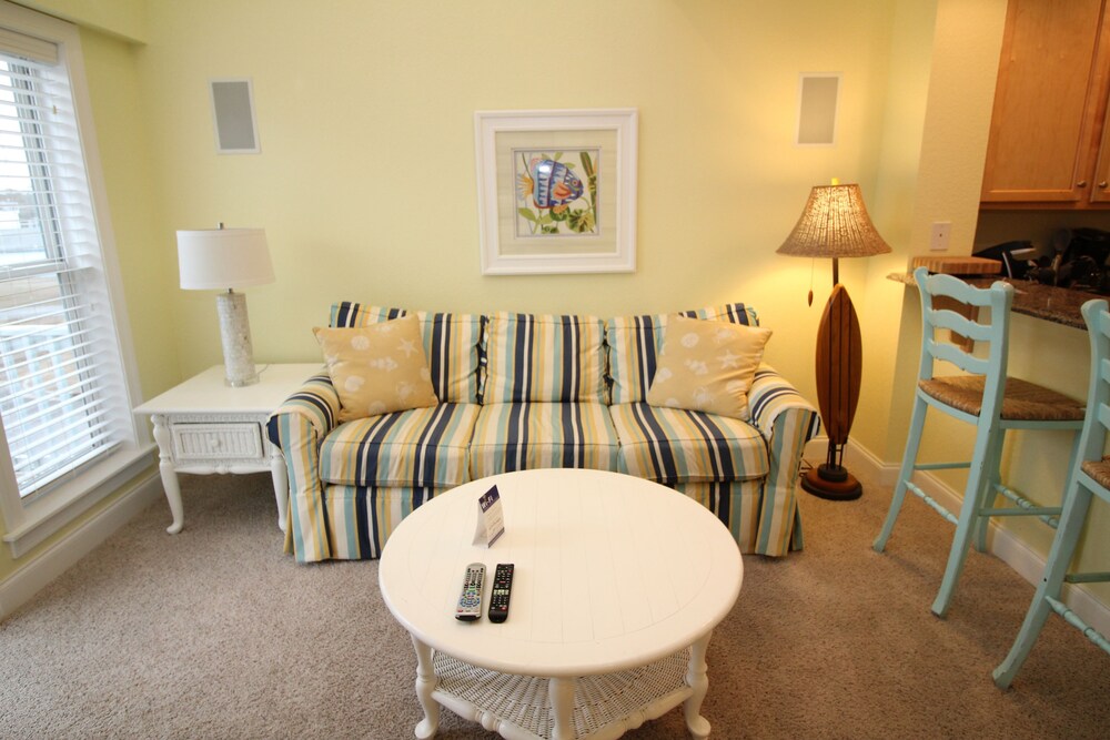 거실 공간 (Cambridge Cove 2 Bedroom Premium)