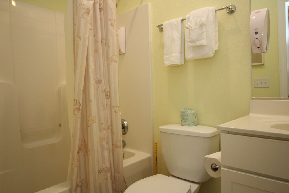 욕실 (Cambridge Cove 2 Bedroom Premium)