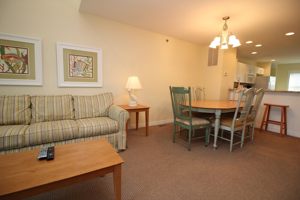 거실 공간 (Cambridge Cove 3 Bedroom Deluxe)