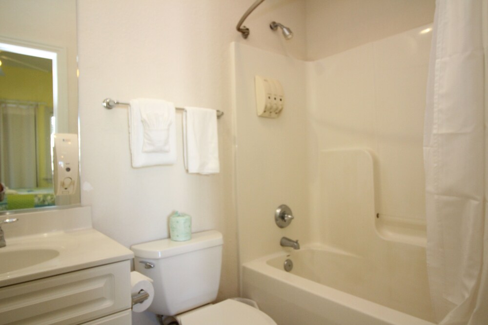 욕실 (Cambridge Cove 2 Bedroom Deluxe)
