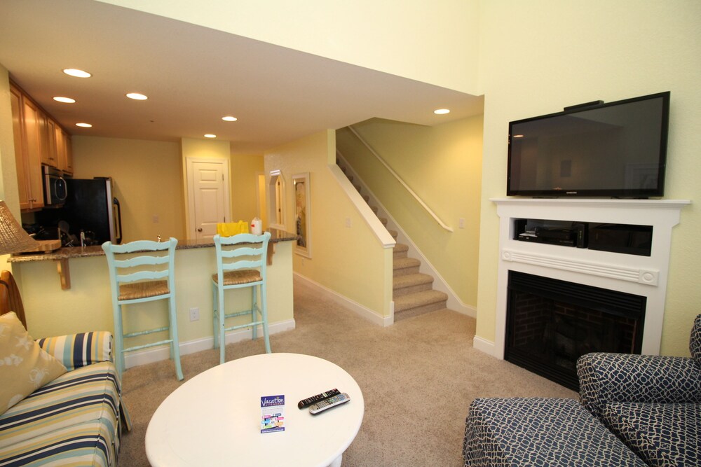 거실 공간 (Cambridge Cove 2 Bedroom Premium)