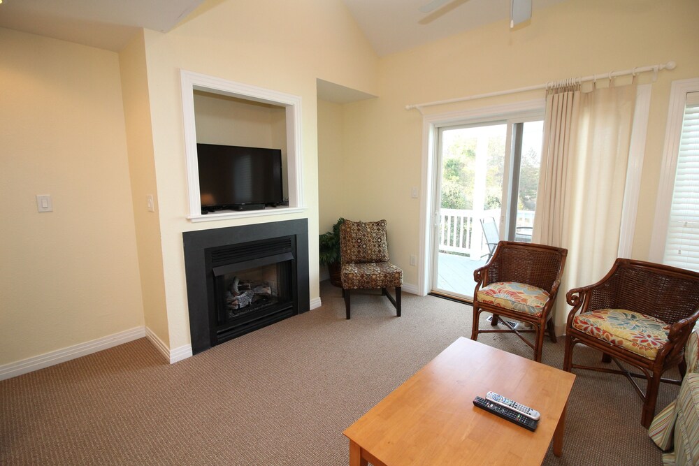 거실 공간 (Cambridge Cove 3 Bedroom Deluxe)
