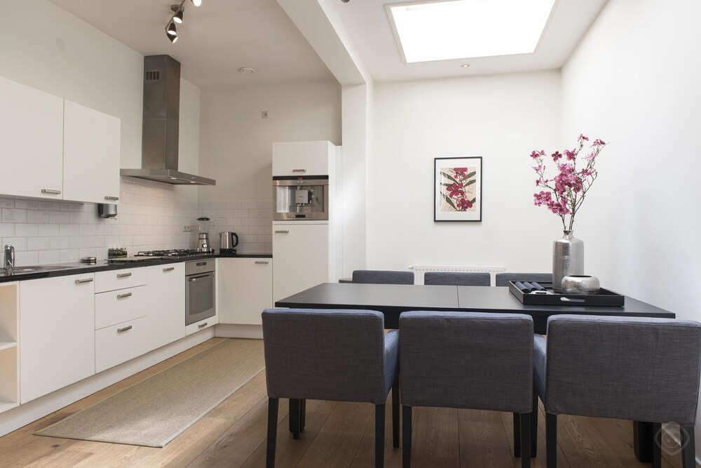 Apartment, 2 Bedrooms, City View - In-Room Dining