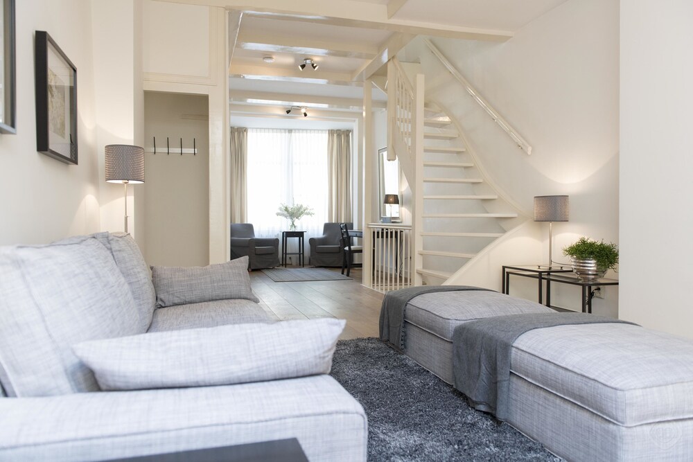 Apartment, 2 Bedrooms, City View - Living Room