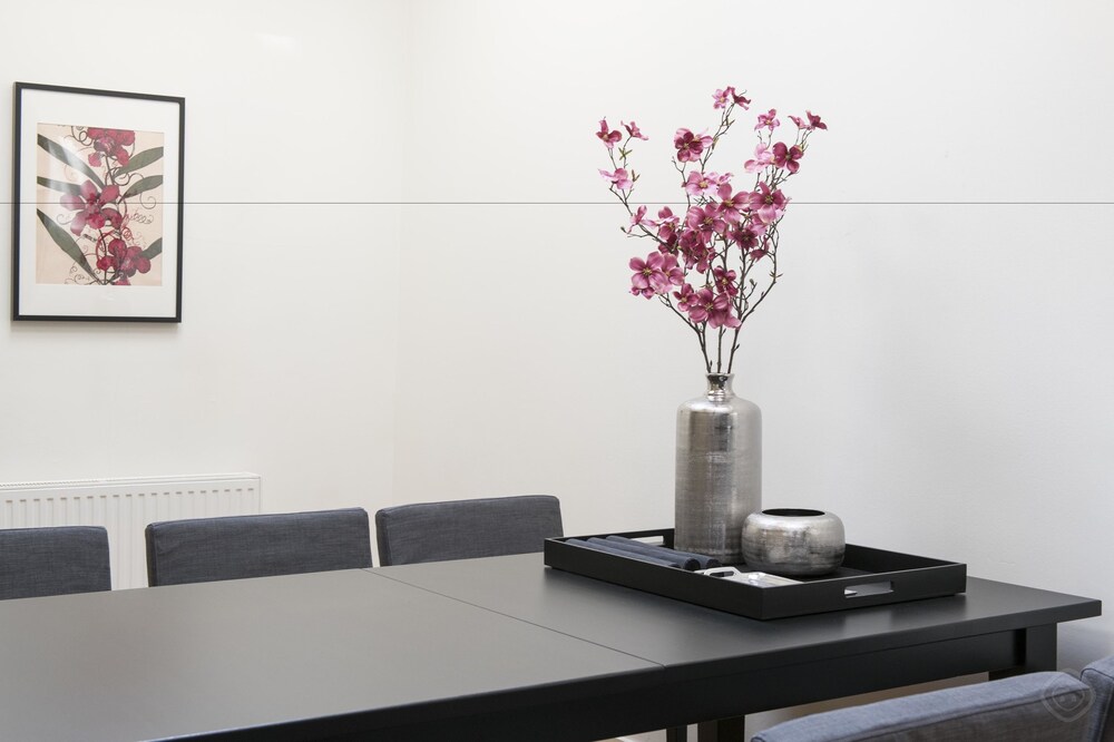 Apartment, 2 Bedrooms, City View - In-Room Dining
