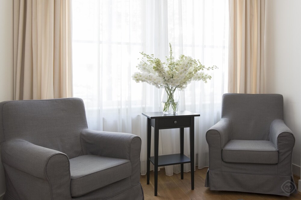 Apartment, 2 Bedrooms, City View - Living Room