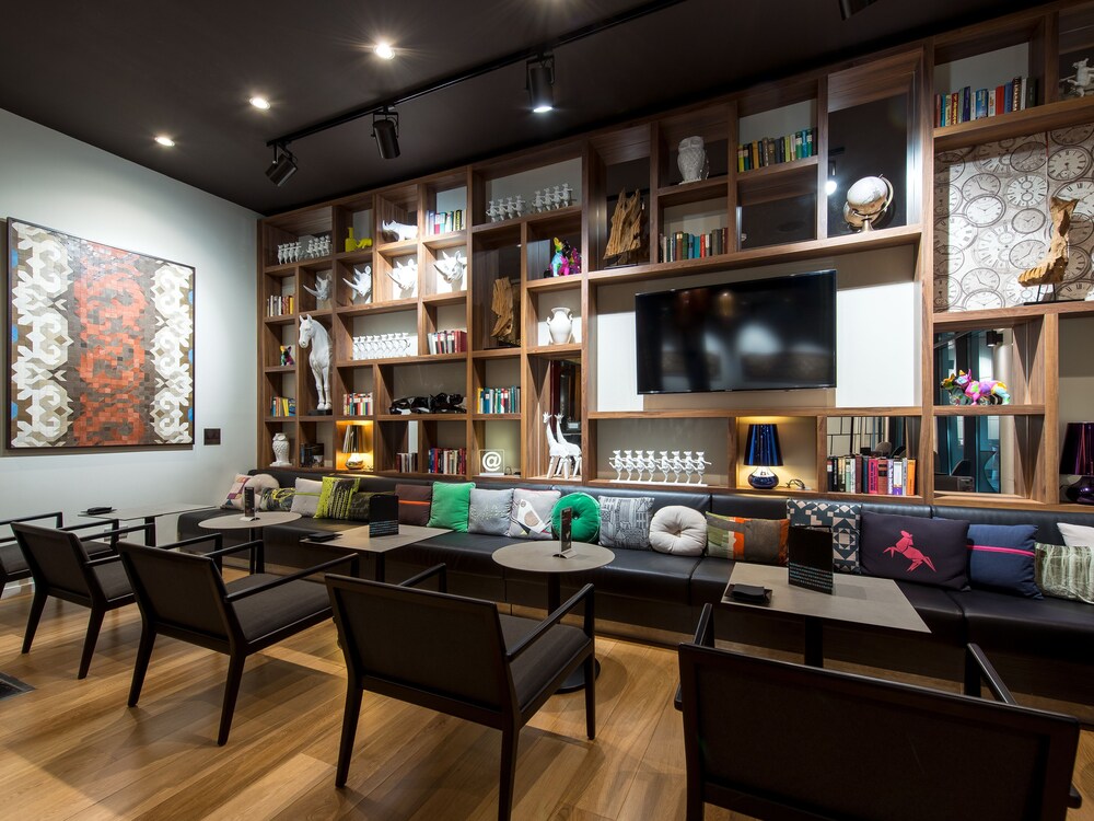 Hotel Bar