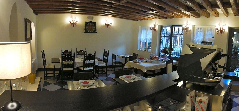 Hotel Lounge
