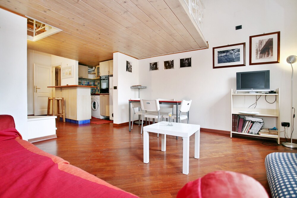 Apartment (Via San Gallo 1) - Guestroom