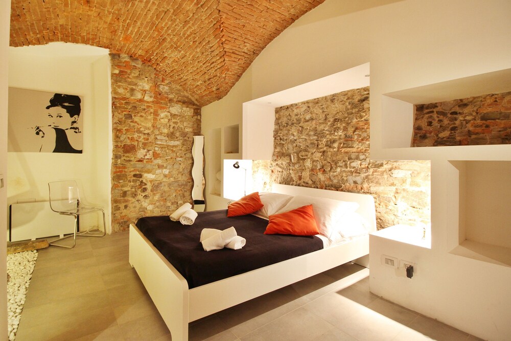 Romantic Apartment, 1 Queen Bed with Sofa bed (Via Pandolfini 28) - Guestroom
