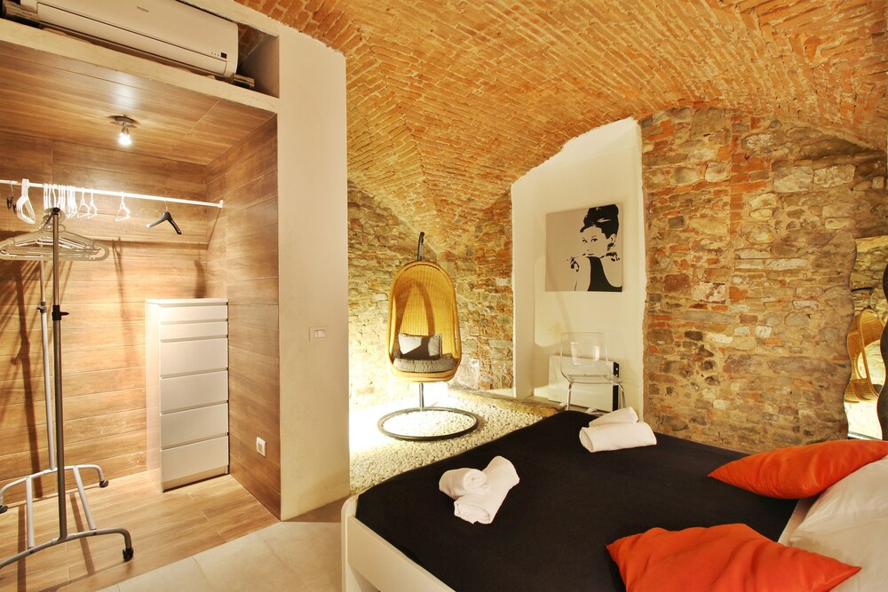 Romantic Apartment, 1 Queen Bed with Sofa bed (Via Pandolfini 28) - Guestroom