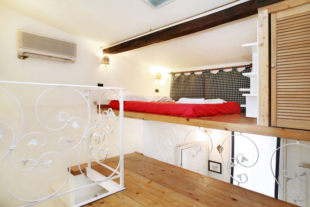 Apartment (Via San Gallo 1) - Guestroom