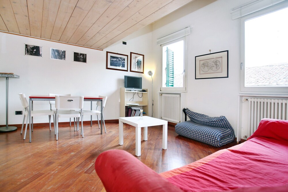 Apartment (Via San Gallo 1) - Guestroom