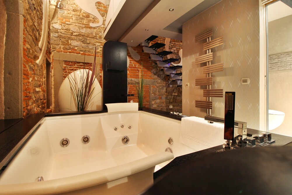 Luxury Loft, Sauna (Via Delle Terme 17) - Jetted Tub