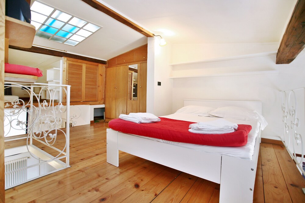 Apartment (Via San Gallo 1) - Guestroom