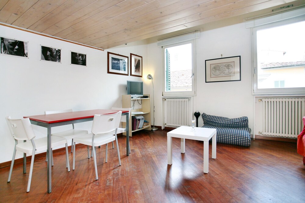 Apartment (Via San Gallo 1) - Guestroom