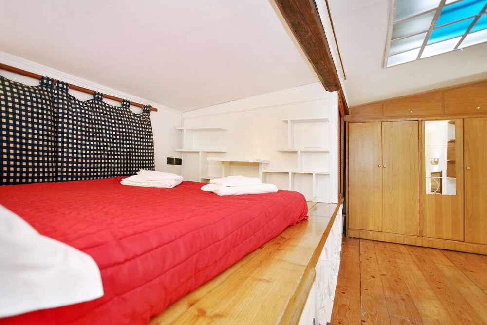 Apartment (Via San Gallo 1) - Guestroom