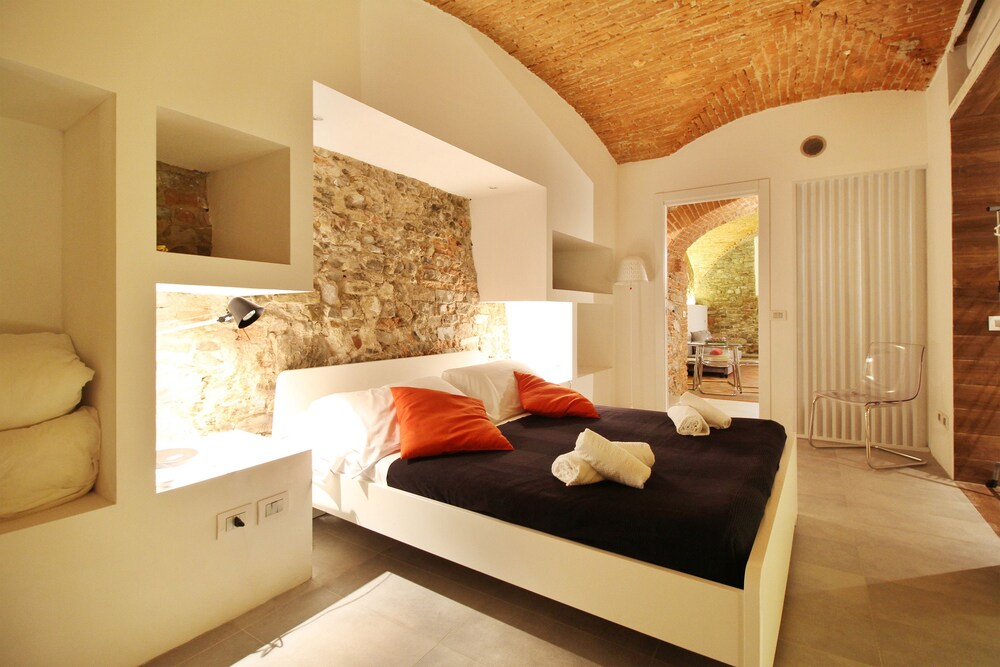 Romantic Apartment, 1 Queen Bed with Sofa bed (Via Pandolfini 28) - Guestroom