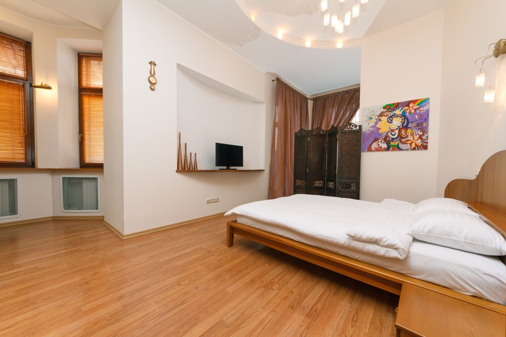 객실 (디럭스룸, 침실 1개, 테라스, 마당 전망 (15 Kreshatyk street))