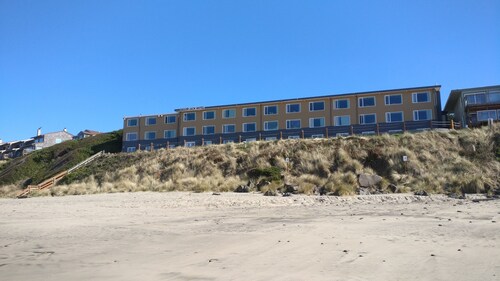 Sailor Jack's Oceanfront Inn