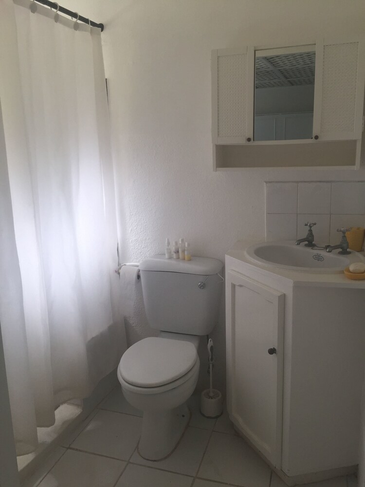 Red Coral Apartment - Bathroom