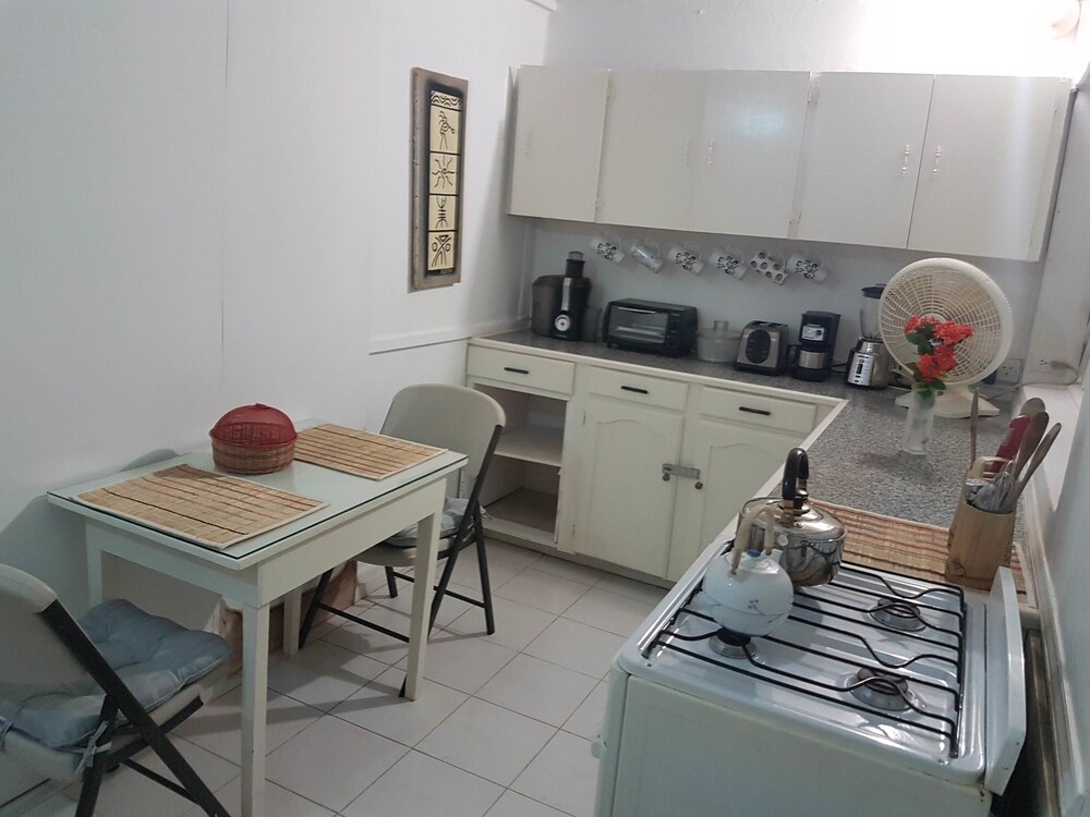Red Coral Apartment - In-Room Kitchen