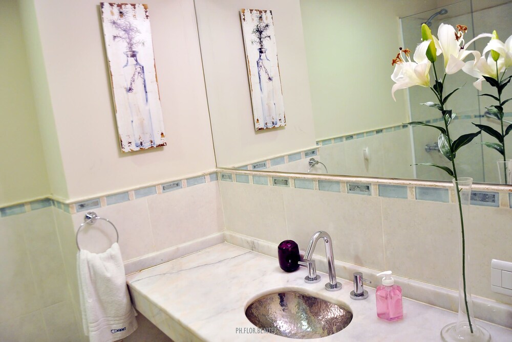 Standard, 2 Bedrooms - Bathroom Sink