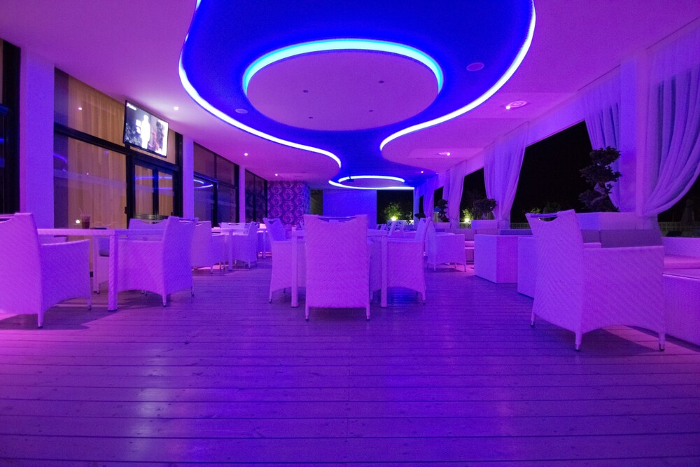 Poolside Bar