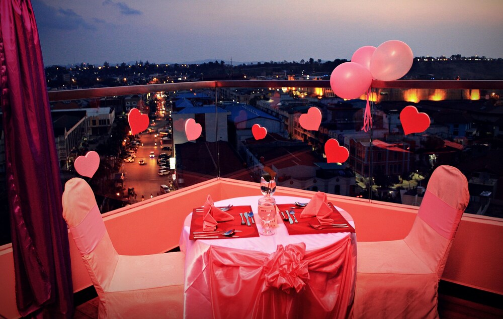 Couples Dining