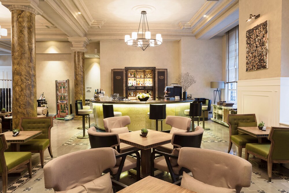 Hotel Bar