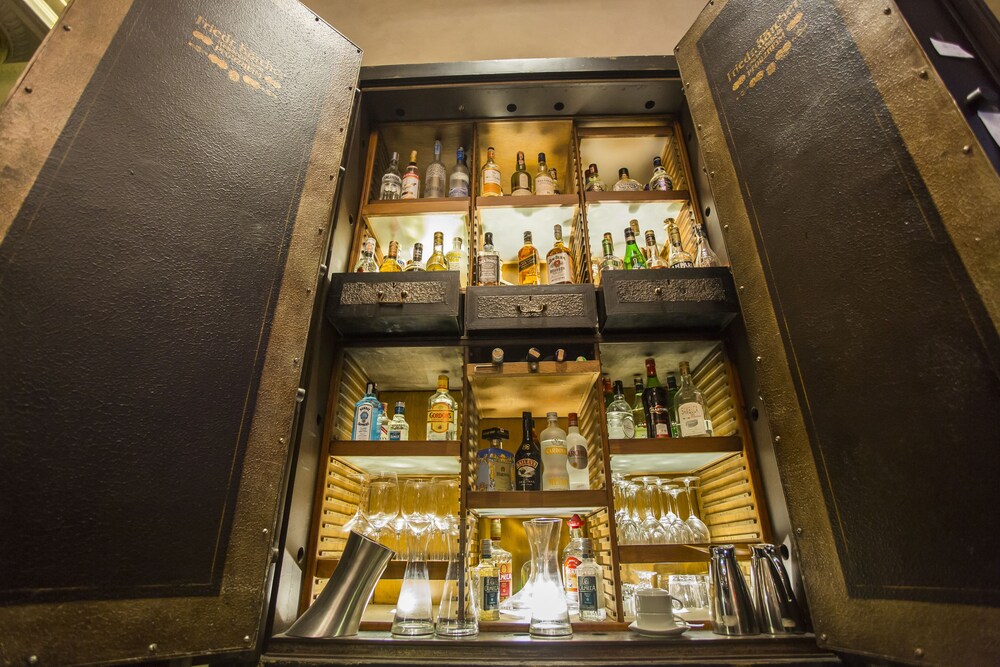 Hotel Bar