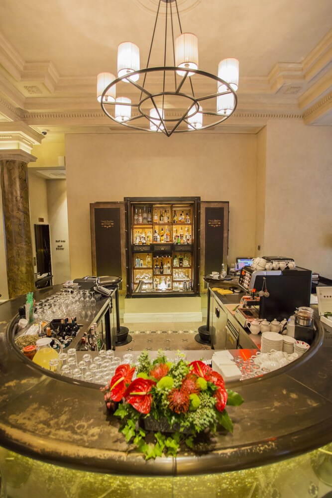 Hotel Bar