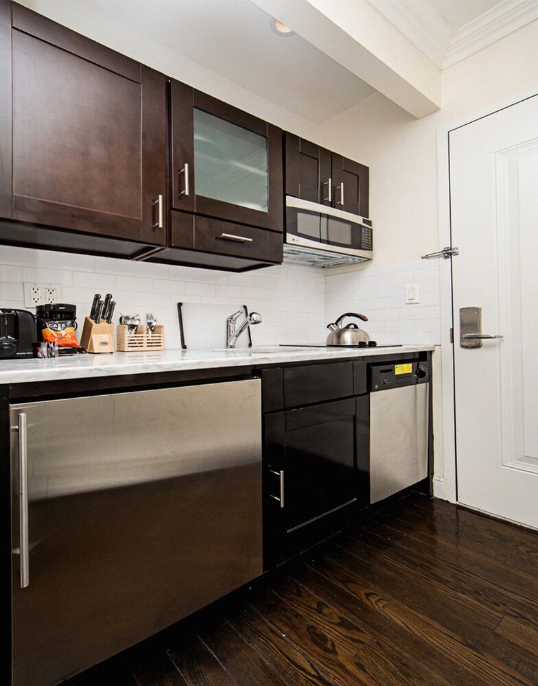 Studio, 1 Queen Bed, Kitchen - In-Room Kitchen