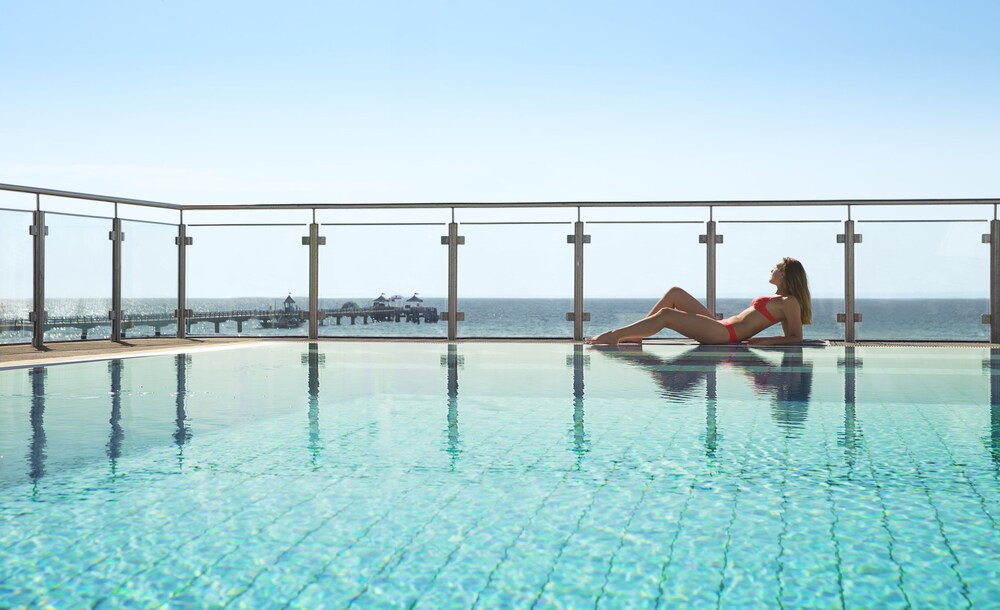 Infinity-Pool
